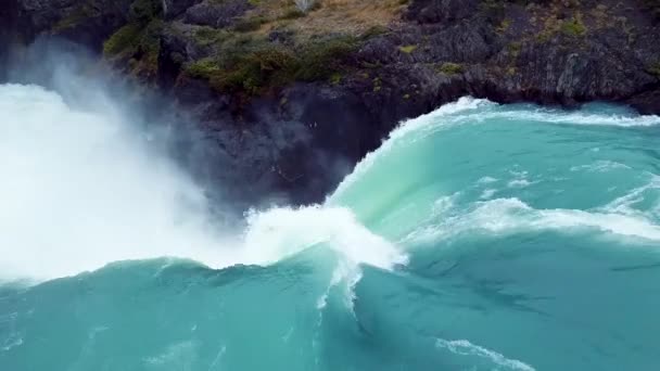 智利Torres Del Paine公园Salto Grand Waterfall的空中景观 — 图库视频影像