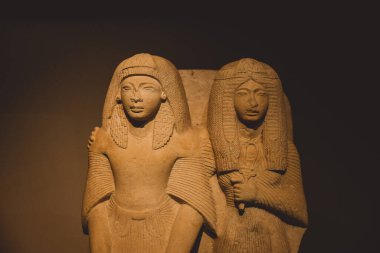 Saqqara, Mısır - 02 Kasım 2021: Aşağı Mısır 'daki Saqara mezarlığı yakınlarında yer alan Imhotep Müzesinde Antik Mısır sergileri