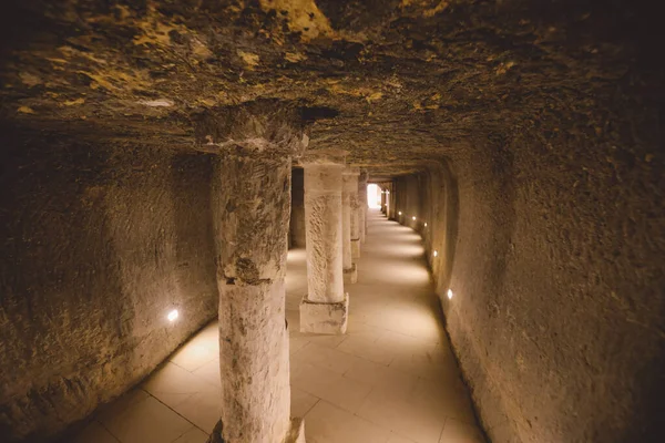 Wnętrze Murów Murowych Kamiennych Kolumn Starożytnej Piramidy Stepowej Dżosera Nekropoli — Zdjęcie stockowe