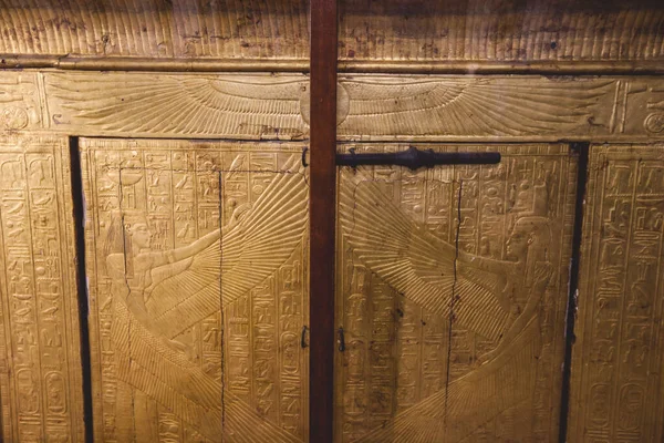 埃及开罗 2021年11月2日 埃及开罗埃及博物馆外的埃及法老图坦卡门墓室 — 图库照片