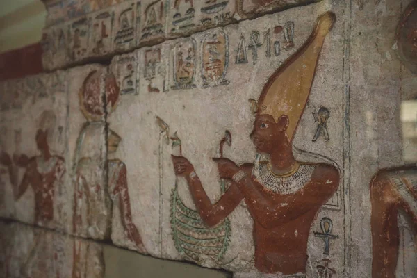 Kairó Egyiptom November 2021 Érdekes Ókori Festmények Metszetek Hieroglifákkal Szimbólumok — Stock Fotó