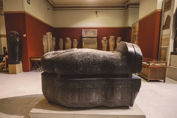 Kairo Egypten November 2021 Majestätisk Antik Sarkofag Med Hieroglyfer Symboler — Stockfoto