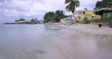Barbados adasındaki St. Charles Limanı 'nın havadan görünüşü