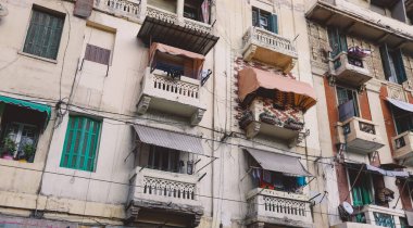 İskenderiye, Mısır 'da Arap Tarzı ile Mısır Beton Balkonlarının İlginç Tasarımı