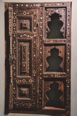 İskenderiye, Mısır - 03 Kasım 2021: İskenderiye Ulusal Müzesinde Antik Sergiler - Mermer ve Taş Heykeller, Kitaplar, Ortaçağ Dekorasyonu ve Roma Tablo Malzemeleri