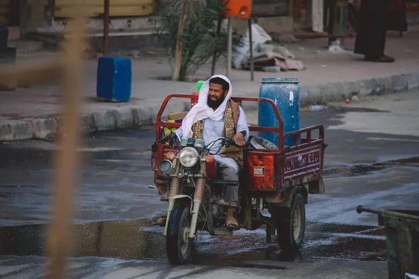 Siwa Egypt November 2021 Місцеві Єгипетські Родини Дітьми Їздять Велосипедах — стокове фото