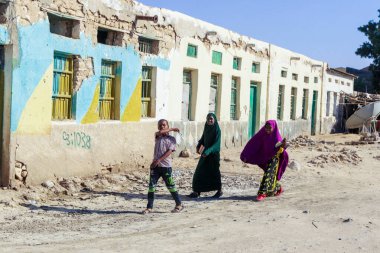 Berbera, Somaliland - 10 Kasım 2019: Berbera sokaklarında yerel halk