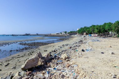Berbera, Somaliland - 10 Kasım 2019: Berbera City 'nin Rocky ve Dirty Coastline 