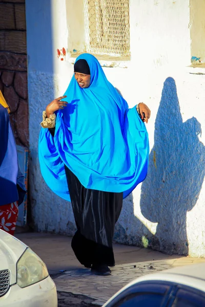 Hargeisa Somaliland November 2019 Muslim Woman Hijab Walk Capital Streets — стокове фото