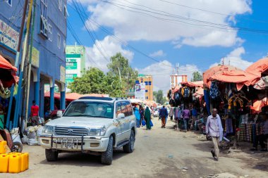 Hargeisa, Somaliland - 10 Kasım 2019: Farklı Mallar ve Somaliland Halkı Yerel Gıda Pazarı