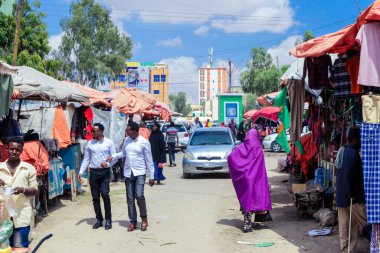 Hargeisa, Somaliland - 10 Kasım 2019: Farklı Mallar ve Somaliland Halkı Yerel Gıda Pazarı
