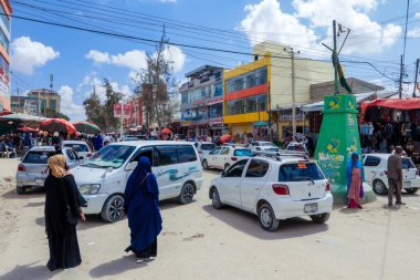 Hargeisa, Somaliland - 10 Kasım 2019: Arabalar ve Yerel Halkla Hargeisa 'nın Günlük Hayatı