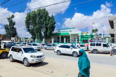 Hargeisa, Somaliland - 10 Kasım 2019: Arabalar ve Yerel Halkla Hargeisa 'nın Günlük Hayatı
