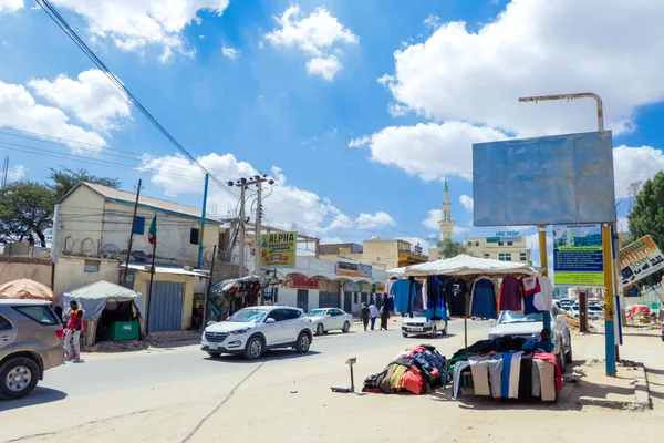 Hargeisa, Somaliland - 10 Kasım 2019: Arabalar ve Yerel Halkla Hargeisa 'nın Günlük Hayatı