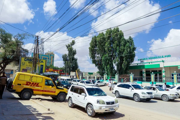 Hargeisa, Somaliland - 10 Kasım 2019: Arabalar ve Yerel Halkla Hargeisa 'nın Günlük Hayatı