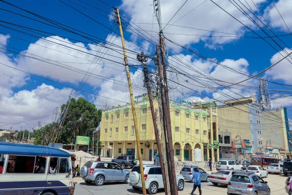 Hargeisa, Somaliland - 10 Kasım 2019: Arabalar ve Yerel Halkla Hargeisa 'nın Günlük Hayatı
