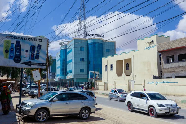 Hargeisa, Somaliland - 10 Kasım 2019: Arabalar ve Yerel Halkla Hargeisa 'nın Günlük Hayatı