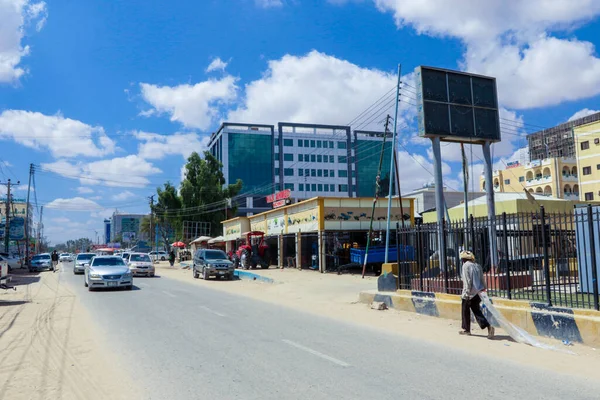 Hargeisa, Somaliland - 10 Kasım 2019: Arabalar ve Yerel Halkla Hargeisa 'nın Günlük Hayatı