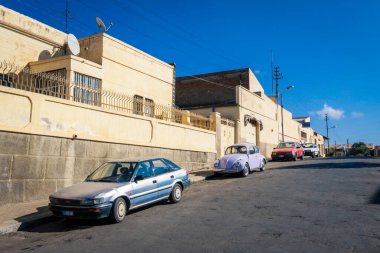 Asmara, Eritre - 01 Kasım 2019: Güneşli Gün 'de Başkent Sokakları ve Binaları Görünümü