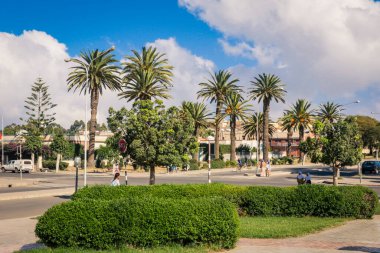 Asmara, Eritre - 01 Kasım 2019: Güneşli Gün 'de Başkent Sokakları ve Binaları Görünümü