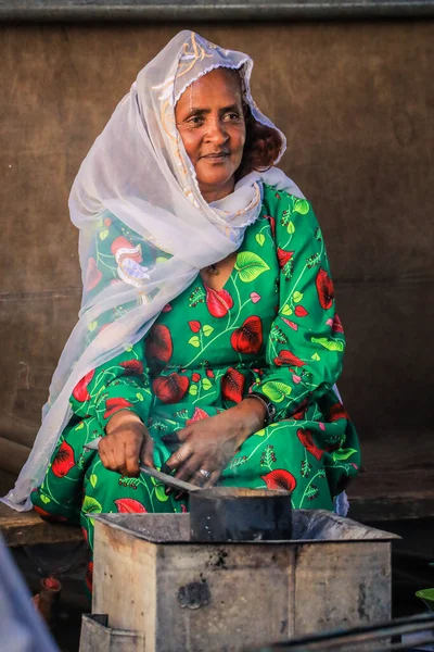 Еритрея Асмара Листопада 2021 Року Місцева Старенька Жінка Білому Шарфі — стокове фото