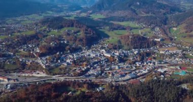 Berchtesgaden çevresindeki doğal manzara ve dağların havadan görünüşü