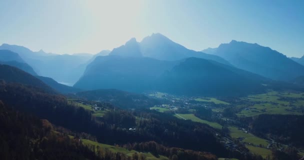 ベルヒテスガーデン周辺の自然景観と山々の空中写真 — ストック動画