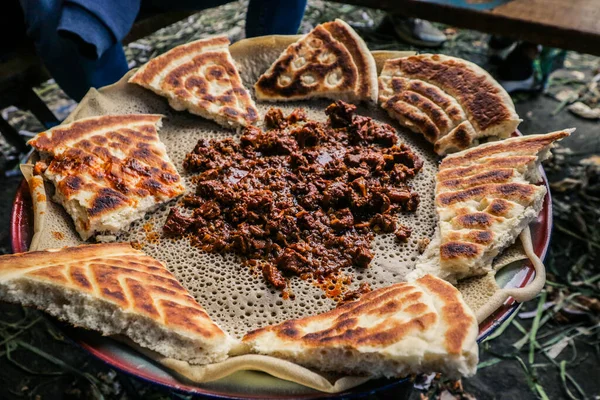 Geleneksel Gıda - Asmara, Eritre 'de Injeira ile Güveç Et