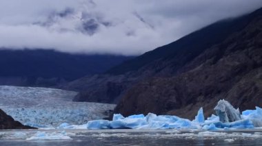 Patagonya 'daki Gri Buzul, Şili' nin Manzaraları