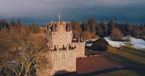 スコットランドのグラミス城の空中ビュー — ストック動画