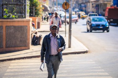 Asmara, Eritre - 02 Kasım 2019: Asmara Caddelerindeki Yerel Halk