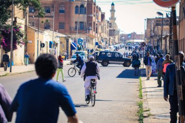 Asmara, Eritre - 02 Kasım 2019: Asmara Caddelerindeki Yerel Halk
