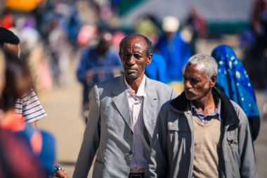 Asmara, Eritre - 02 Kasım 2019: Asmara Caddelerindeki Yerel Halk