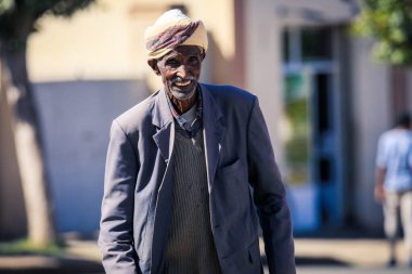 Asmara, Eritre - 02 Kasım 2019: Asmara Caddelerindeki Yerel Halk