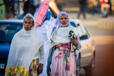 Asmara, Eritre - 02 Kasım 2019: Asmara Caddelerindeki Yerel Halk