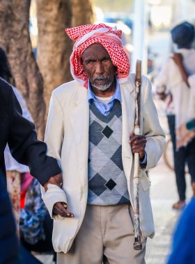 Asmara, Eritre - 02 Kasım 2019: Asmara Caddelerindeki Yerel Halk