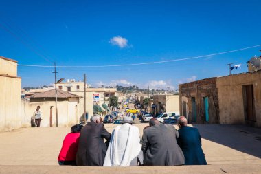 Asmara, Eritre - 02 Kasım 2019: Asmara Caddelerindeki Yerel Halk