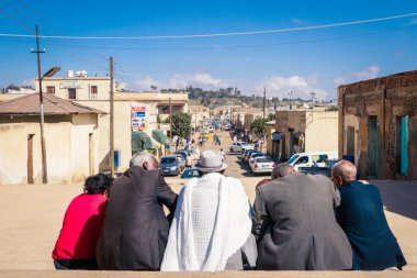 Asmara, Eritre - 02 Kasım 2019: Asmara Caddelerindeki Yerel Halk