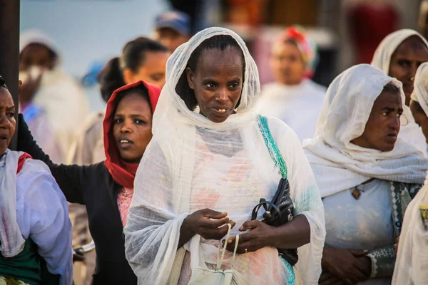 Asmara, Eritre - 02 Kasım 2019: Asmara Caddelerindeki Yerel Halk