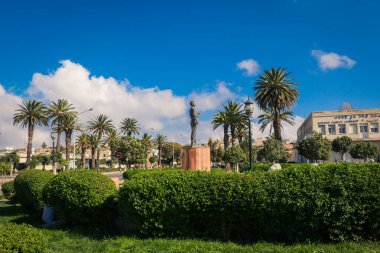 Asmara, Eritre - 01 Kasım 2019: Merkezi Meydanda Rus Yazar Alexander Puşkin 'in Heykeli