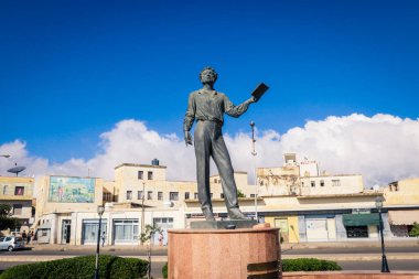 Asmara, Eritre - 01 Kasım 2019: Merkezi Meydanda Rus Yazar Alexander Puşkin 'in Heykeli