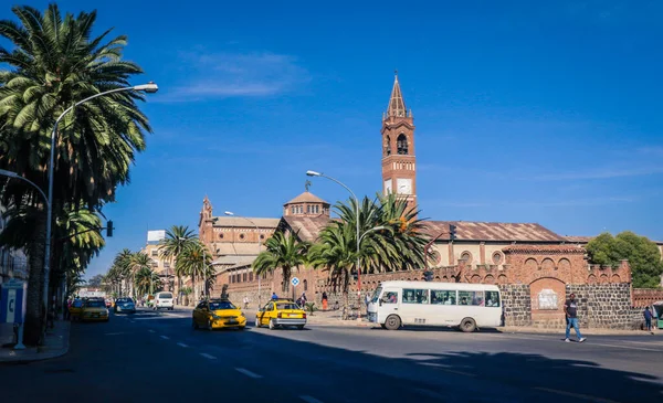 Asmara, Eritrea 'daki Bizim Meryem Ana Kilisesi' nin Eski Tuğla Binası.