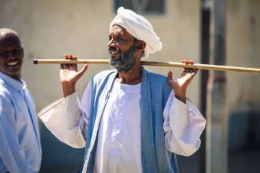 Keren, Eritre - 03 Kasım 2019: Keren Deve Pazarında Geleneksel Beyaz Giysili Eritre Adamı