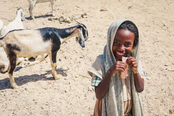 Keren, Eritre - 03 Kasım 2019: Gülümseyen ve Tatlı Genç Kız
