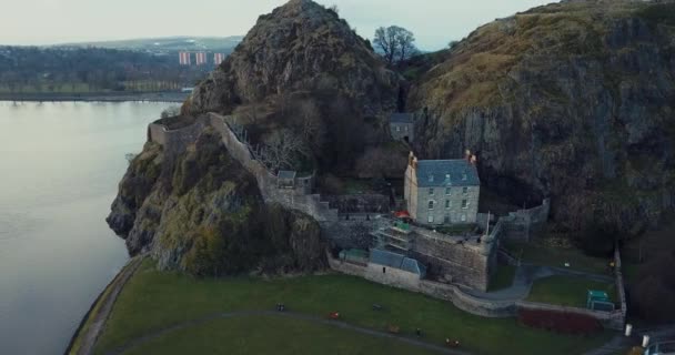 Flygfoto Över Dumbarton Castle Skottland — Stockvideo
