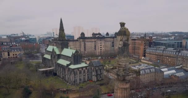 スコットランドのグラスゴー大聖堂の空中写真 — ストック動画