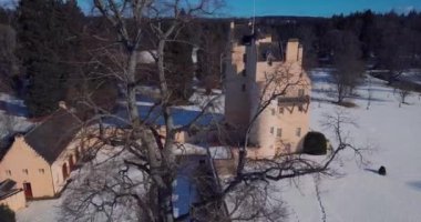 İskoçya 'daki Aboyne Kalesi' nin havadan görünüşü