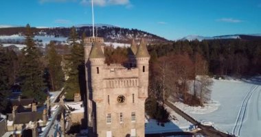 İskoçya 'daki Balmoral Kalesi' nin havadan görünüşü
