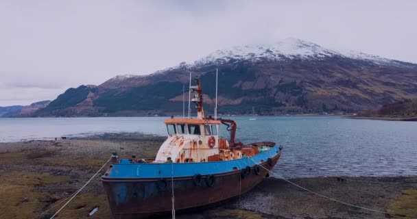 Seeblick Schottische Landschaften Und Ein Verlassenes Schiff — Stockvideo