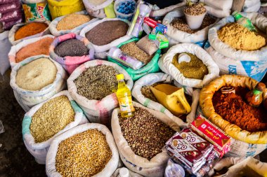 Keren, Eritre - 03 Kasım 2019: Keren 'deki Yerel Gıda Pazarı' nda Tohum ve Tahıl